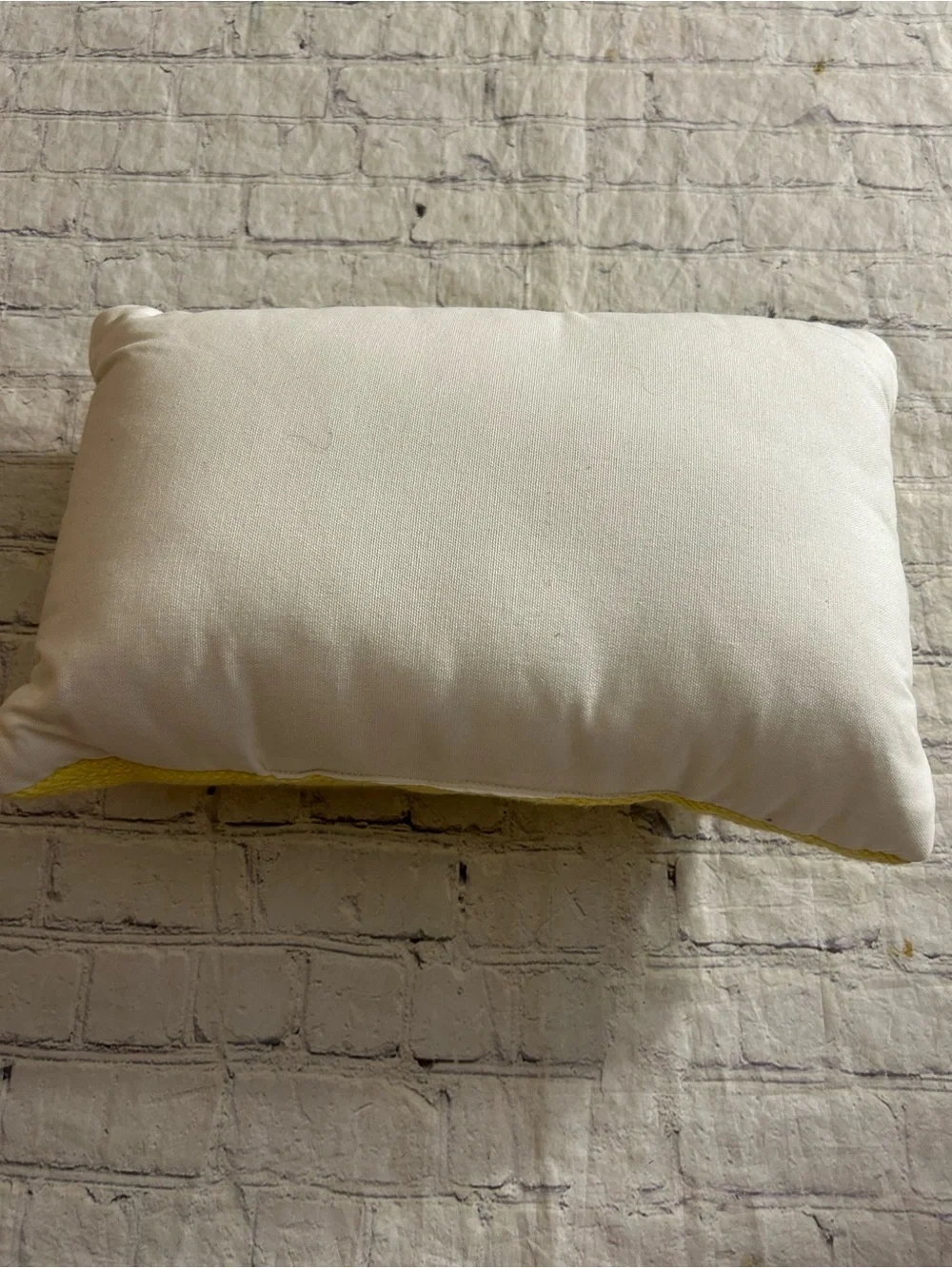 EASTER SPRING ACCENT PILLOW BUNNY RABBITS LUMBAR YELLOW & WHITE (1)